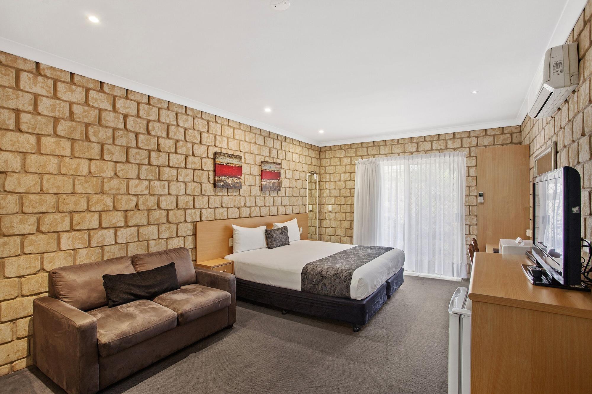 Great Divide Motor Inn Туумба Екстериор снимка
