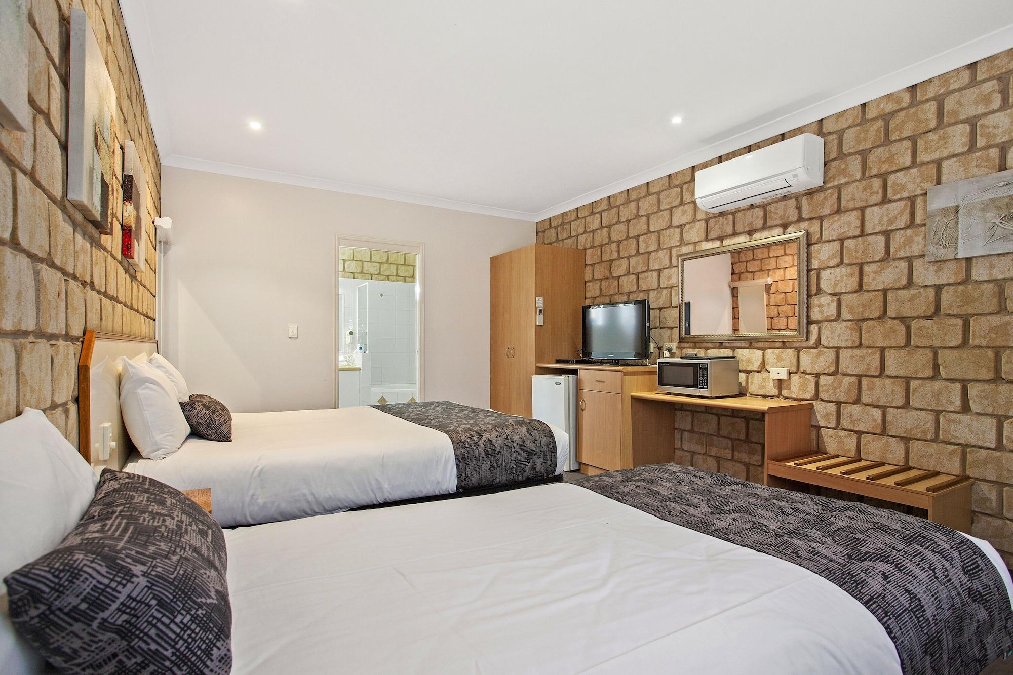 Great Divide Motor Inn Туумба Екстериор снимка