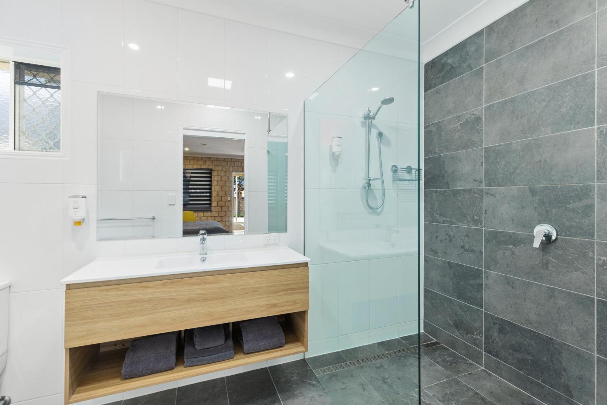 Great Divide Motor Inn Туумба Екстериор снимка