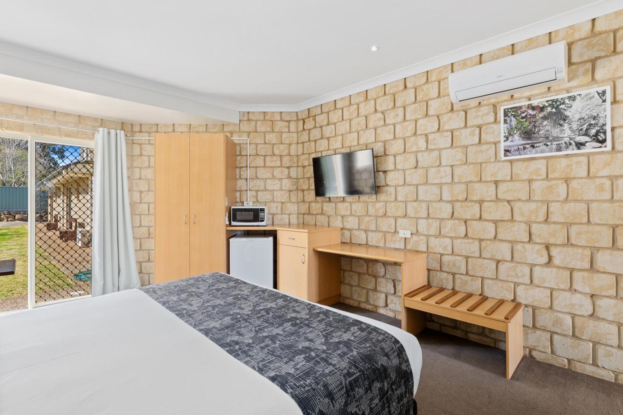 Great Divide Motor Inn Туумба Екстериор снимка