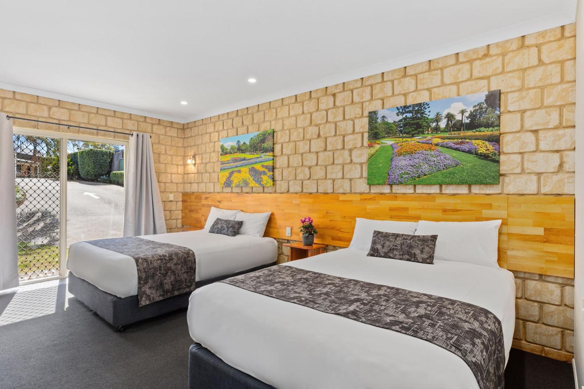 Great Divide Motor Inn Туумба Екстериор снимка
