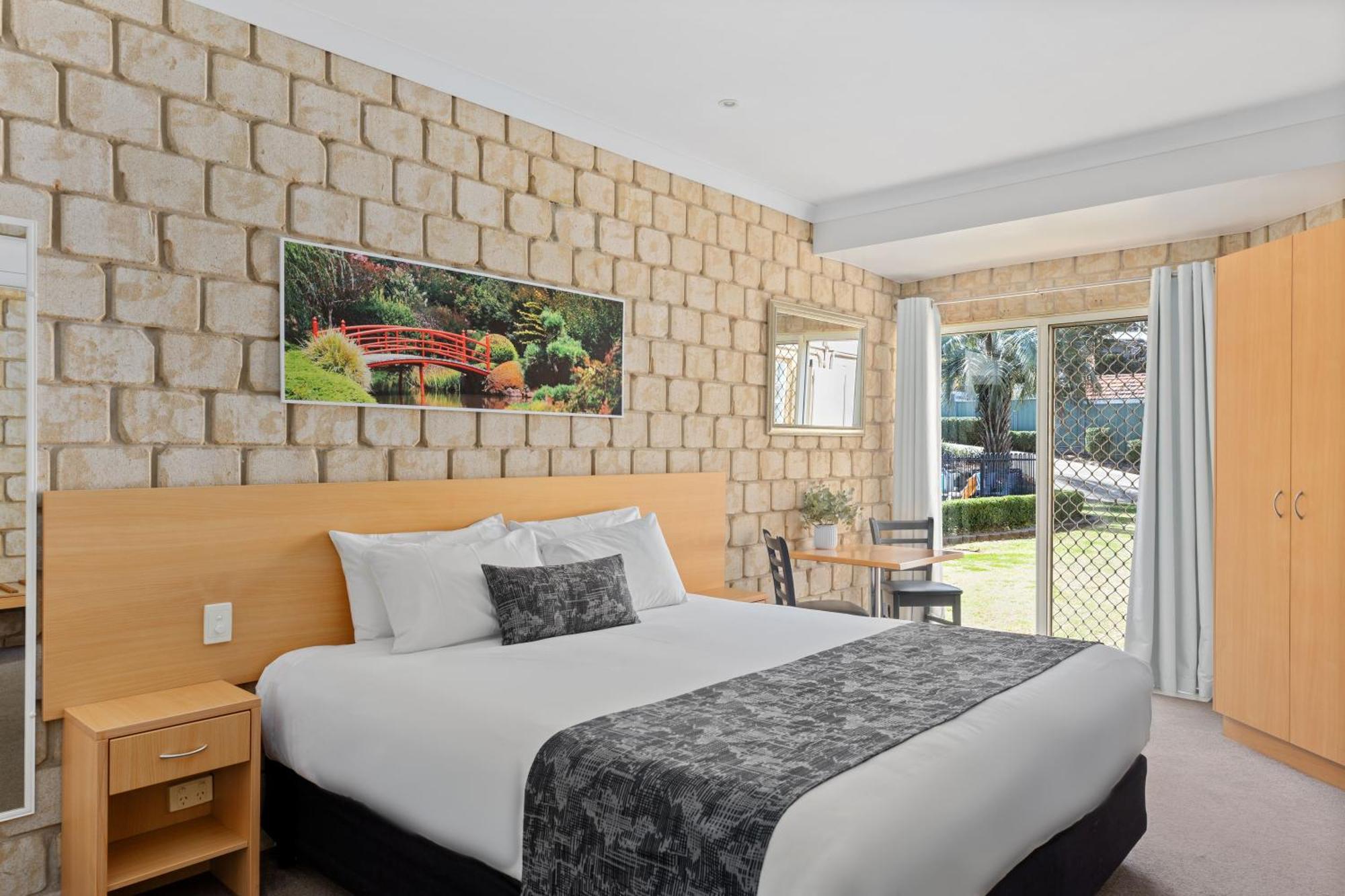 Great Divide Motor Inn Туумба Екстериор снимка