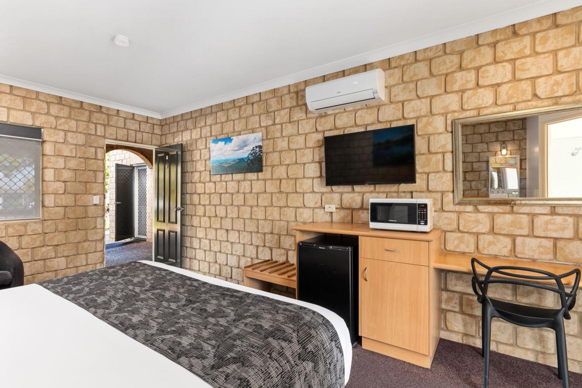 Great Divide Motor Inn Туумба Екстериор снимка