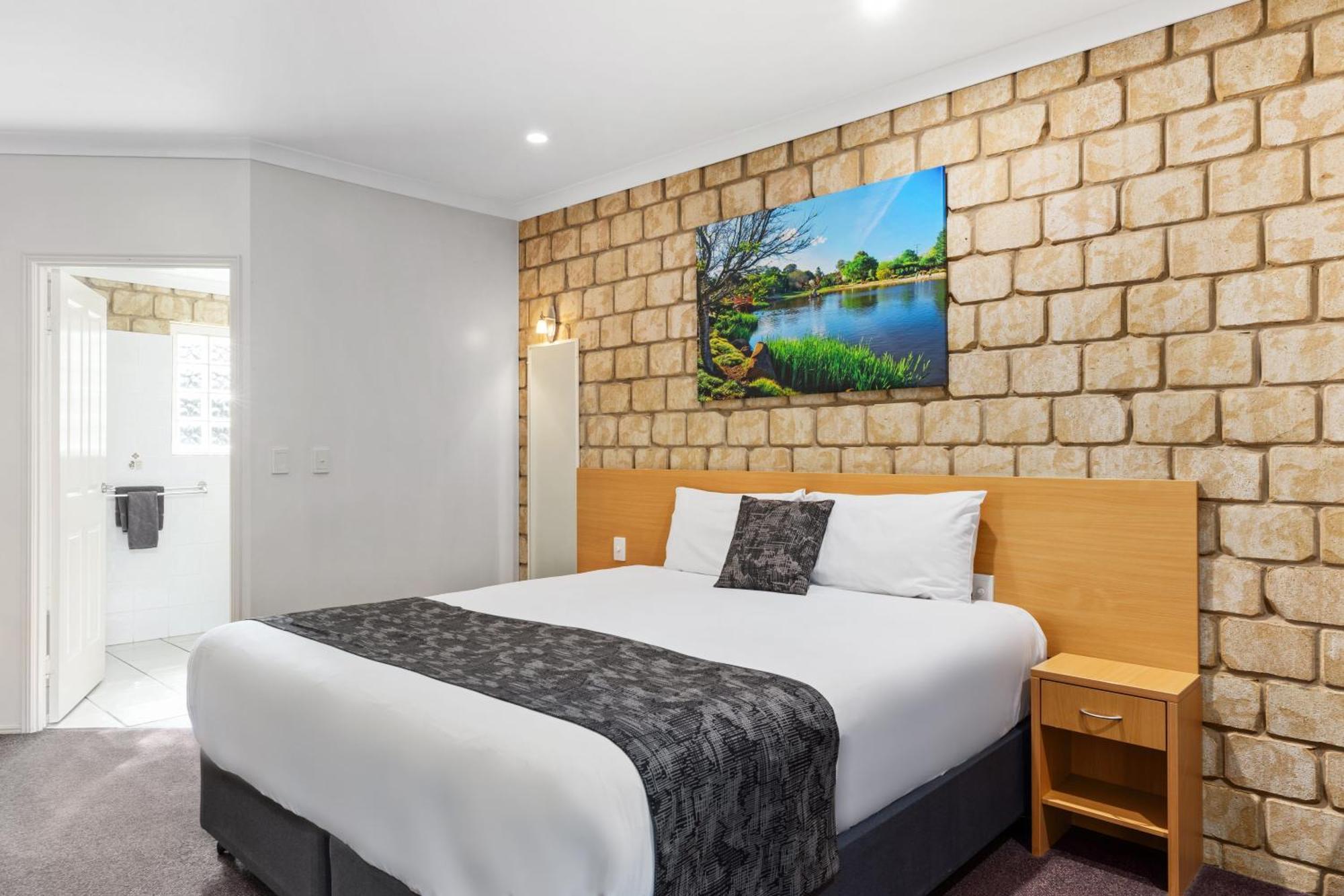 Great Divide Motor Inn Туумба Екстериор снимка