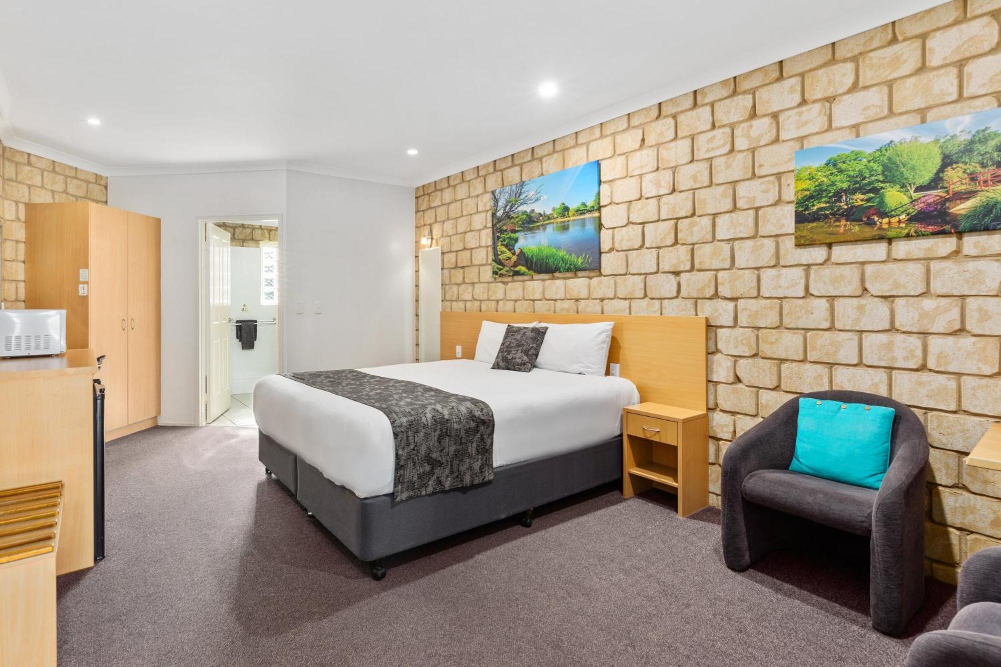 Great Divide Motor Inn Туумба Екстериор снимка