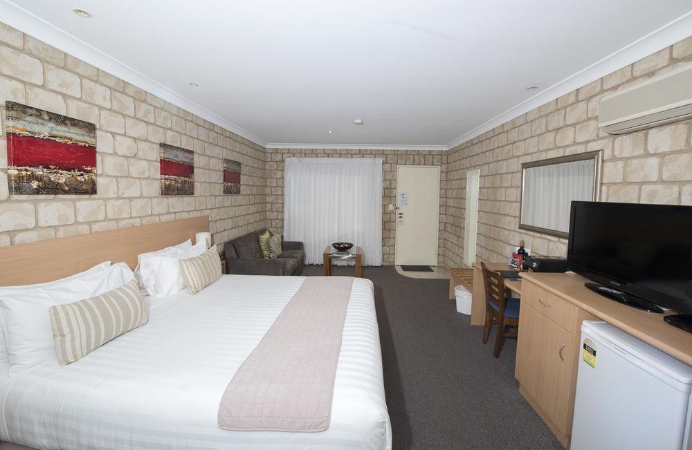 Great Divide Motor Inn Туумба Екстериор снимка