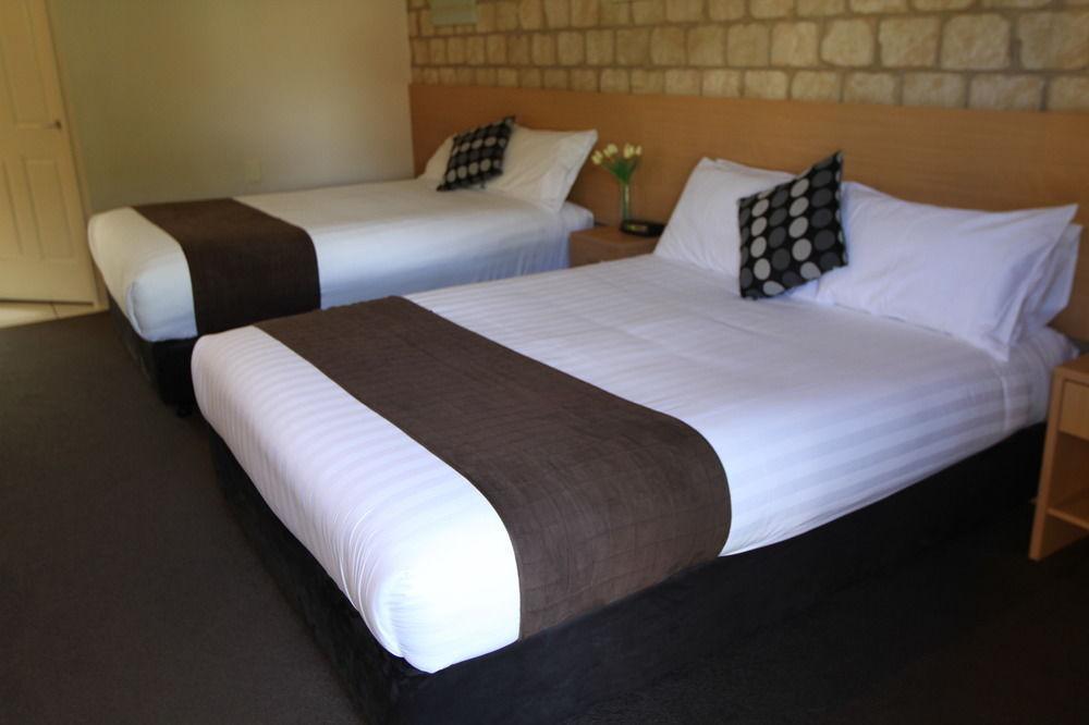 Great Divide Motor Inn Туумба Екстериор снимка