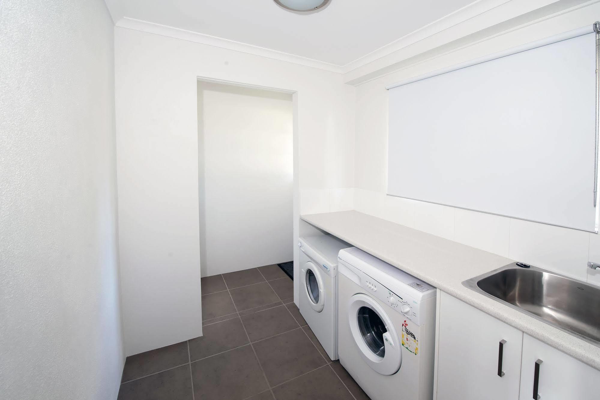 Great Divide Motor Inn Туумба Екстериор снимка