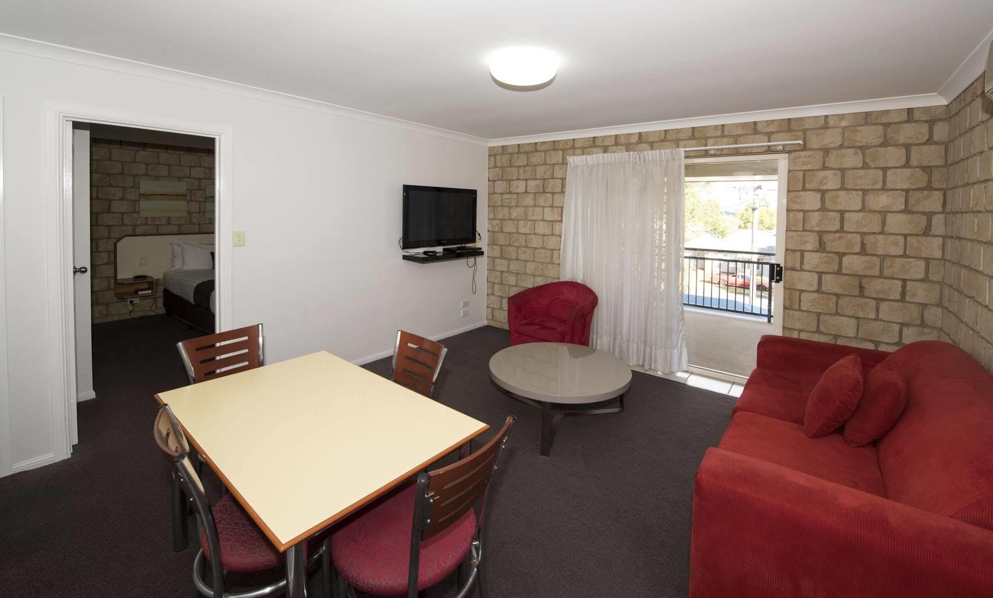 Great Divide Motor Inn Туумба Екстериор снимка