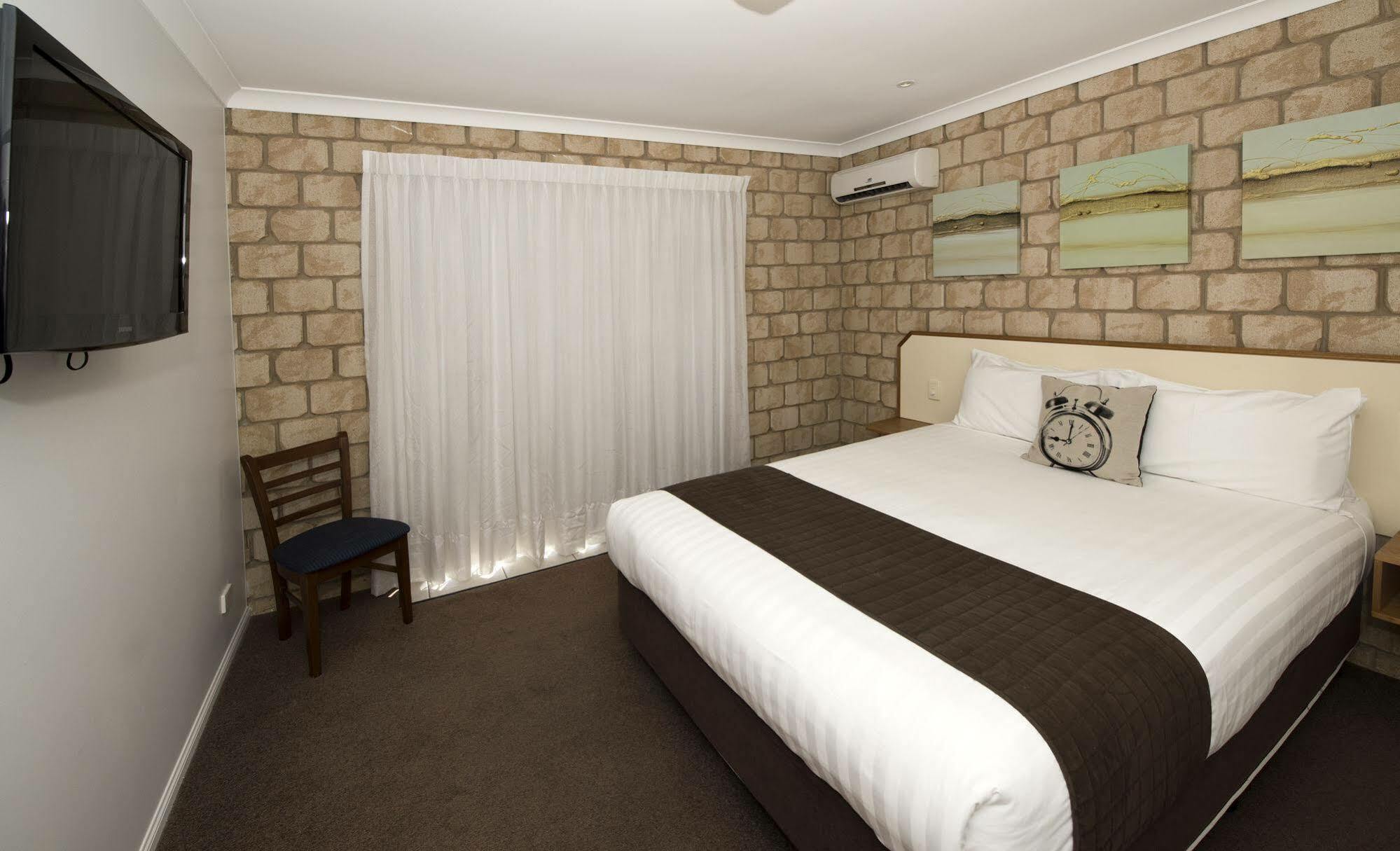 Great Divide Motor Inn Туумба Екстериор снимка
