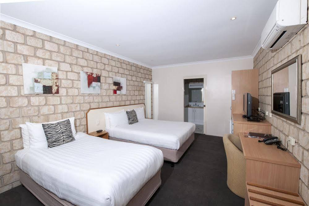 Great Divide Motor Inn Туумба Екстериор снимка