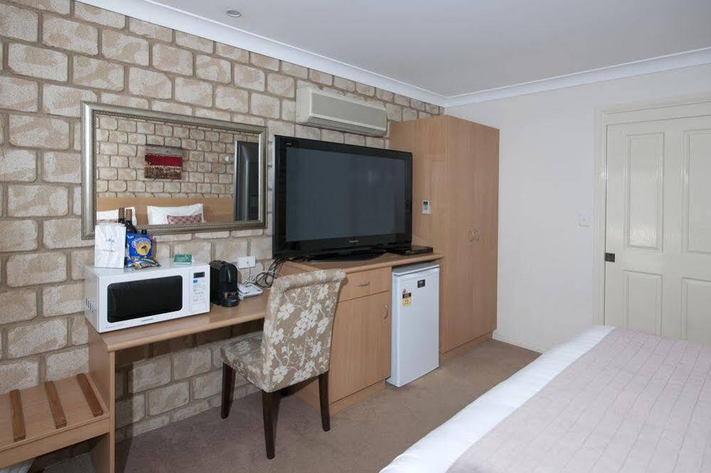 Great Divide Motor Inn Туумба Екстериор снимка